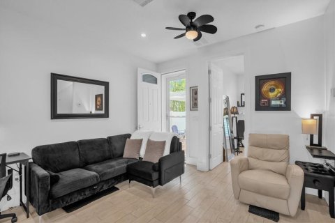 Commercial property in Winter Park, Florida 6 bedrooms, 212 sq.m. № 2212725 - photo 24