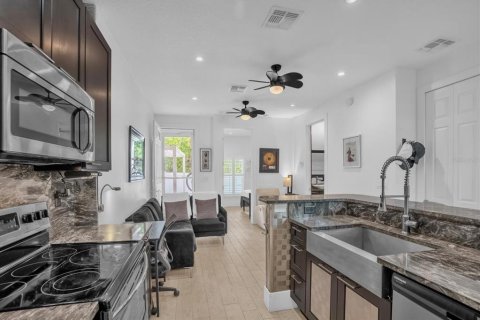 Commercial property in Winter Park, Florida 6 bedrooms, 212 sq.m. № 2212725 - photo 20