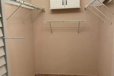 Condo in Hollywood, Florida, 2 bedrooms  № 2018279 - photo 11