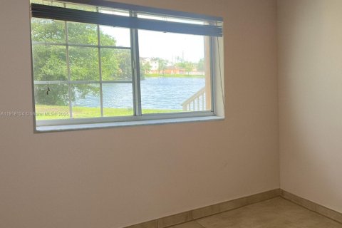 Condo in Hollywood, Florida, 2 bedrooms  № 2018279 - photo 2