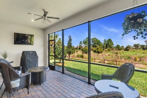House in Vero Beach, Florida 3 bedrooms, 232.63 sq.m. № 2428317 - photo 12