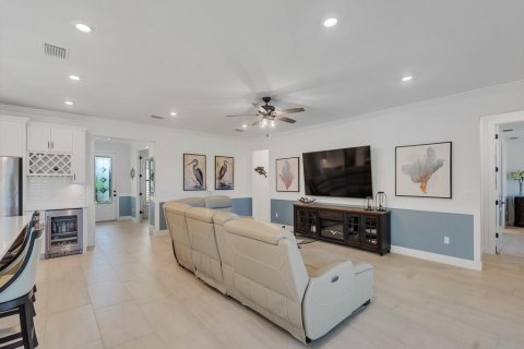 House in Vero Beach, Florida 3 bedrooms, 232.63 sq.m. № 2428317 - photo 8