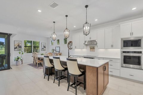 House in Vero Beach, Florida 3 bedrooms, 232.63 sq.m. № 2428317 - photo 2