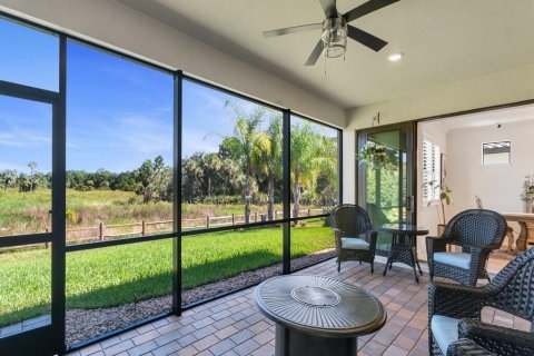 House in Vero Beach, Florida 3 bedrooms, 232.63 sq.m. № 2428317 - photo 13