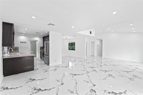 Villa ou maison à louer à Pembroke Pines, Floride: 3 chambres, 145.21 m2 № 1997217 - photo 9