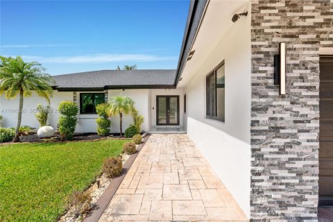 Villa ou maison à Pembroke Pines, Floride 3 chambres, 145.21 m2 № 1997217