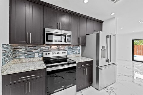 Villa ou maison à louer à Pembroke Pines, Floride: 3 chambres, 145.21 m2 № 1997217 - photo 16