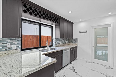 Villa ou maison à louer à Pembroke Pines, Floride: 3 chambres, 145.21 m2 № 1997217 - photo 14