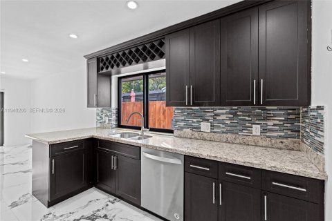 Villa ou maison à louer à Pembroke Pines, Floride: 3 chambres, 145.21 m2 № 1997217 - photo 2