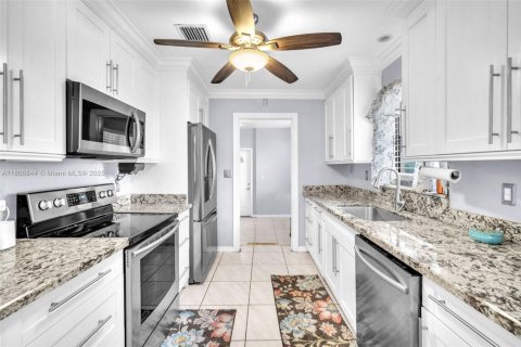 Casa en venta en Hollywood, Florida, 3 dormitorios, 163.04 m2 № 1745952 - foto 7