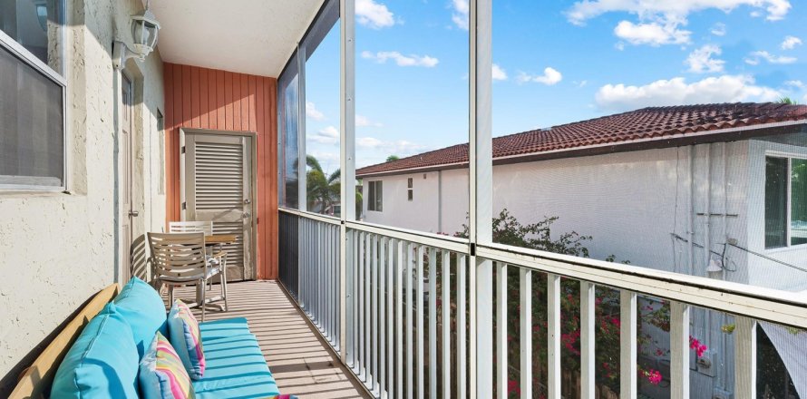 Condo in Pompano Beach, Florida, 1 bedroom № 1119901