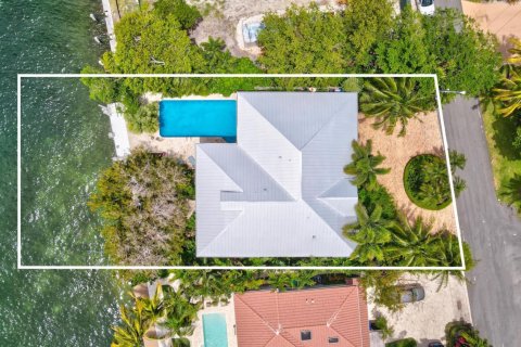 Купить виллу или дом в Помпано-Бич, Флорида 4 спальни, 360.37м2, № 1155547 - фото 1
