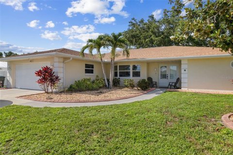 House in Sarasota, Florida 3 bedrooms, 156.54 sq.m. № 2277297