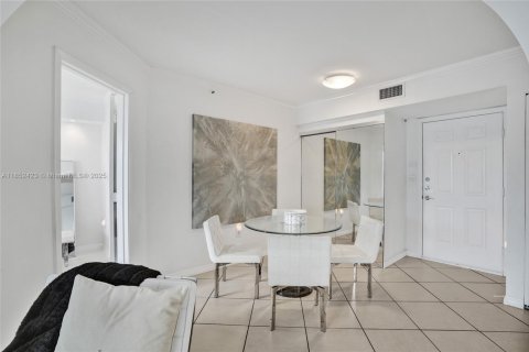 Copropriété à vendre à Miami Beach, Floride: 2 chambres, 80.82 m2 № 1872432 - photo 10