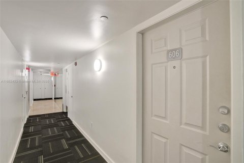 Copropriété à vendre à Miami Beach, Floride: 2 chambres, 80.82 m2 № 1872432 - photo 30