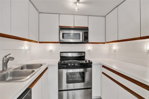 Copropriété à vendre à Miami Beach, Floride: 2 chambres, 80.82 m2 № 1872432 - photo 13