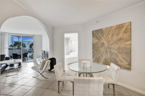 Copropriété à vendre à Miami Beach, Floride: 2 chambres, 80.82 m2 № 1872432 - photo 3