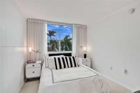 Copropriété à vendre à Miami Beach, Floride: 2 chambres, 80.82 m2 № 1872432 - photo 24