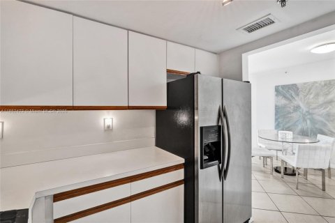 Copropriété à vendre à Miami Beach, Floride: 2 chambres, 80.82 m2 № 1872432 - photo 12