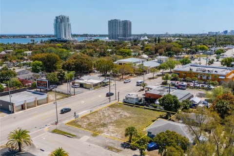 Immobilier commercial à West Palm Beach, Floride № 2170144