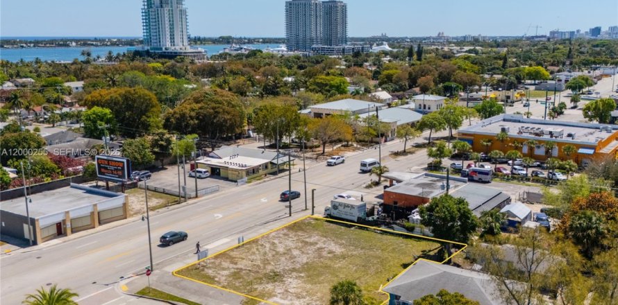 Immobilier commercial à West Palm Beach, Floride № 2170144