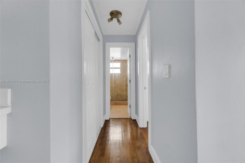 Copropriété à vendre à Miami Beach, Floride: 1 chambre, 66.89 m2 № 1772603 - photo 12