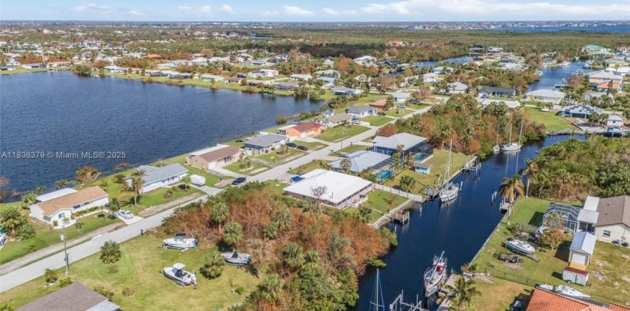 Terrain à Port Charlotte, Floride № 1935135
