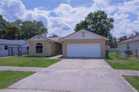 House in Winter Haven, Florida 3 bedrooms, 98.94 sq.m. № 2101701