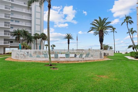 Condo in Sarasota, Florida, 3 rooms  № 2410633 - photo 24