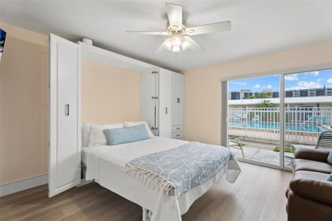 Condo in Sarasota, Florida, 3 rooms  № 2410633 - photo 14