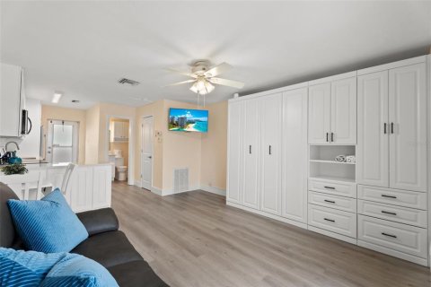Condo in Sarasota, Florida, 3 rooms  № 2410633 - photo 16