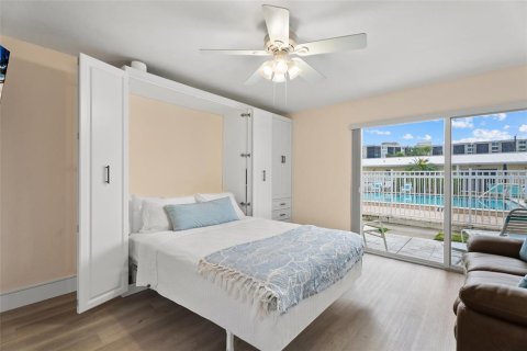 Condo in Sarasota, Florida, 3 rooms  № 2410633 - photo 11
