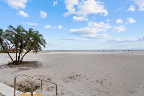 Condo in Sarasota, Florida, 3 rooms  № 2410633 - photo 30