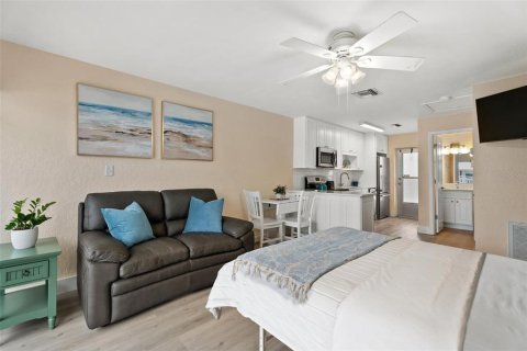 Condo in Sarasota, Florida, 3 rooms  № 2410633 - photo 7