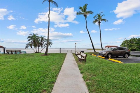 Condo in Sarasota, Florida, 3 rooms  № 2410633 - photo 28