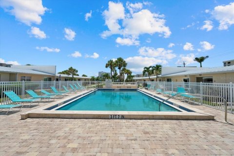 Condo in Sarasota, Florida, 3 rooms  № 2410633 - photo 23