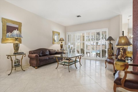 House in Vero Beach, Florida 5 bedrooms, 247.58 sq.m. № 2249899 - photo 8
