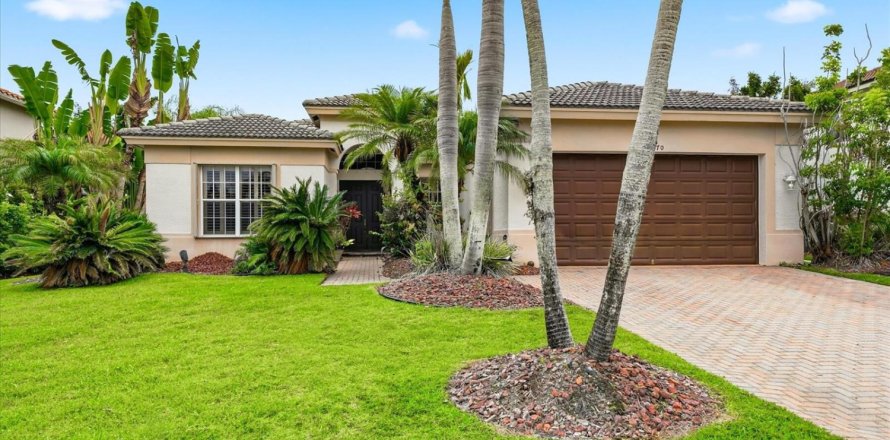 House in Vero Beach, Florida 5 bedrooms, 247.58 sq.m. № 2249899
