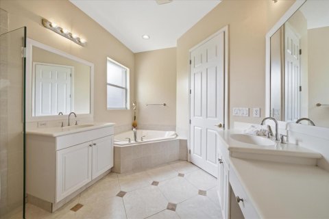 House in Vero Beach, Florida 5 bedrooms, 247.58 sq.m. № 2249899 - photo 19