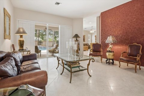House in Vero Beach, Florida 5 bedrooms, 247.58 sq.m. № 2249899 - photo 9