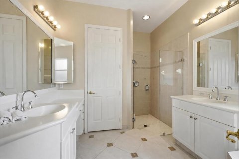 House in Vero Beach, Florida 5 bedrooms, 247.58 sq.m. № 2249899 - photo 18