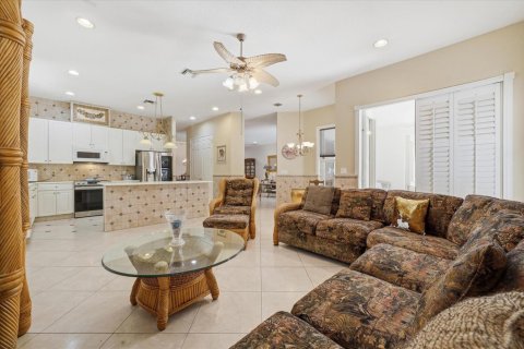 House in Vero Beach, Florida 5 bedrooms, 247.58 sq.m. № 2249899 - photo 12