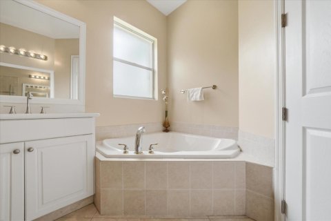 House in Vero Beach, Florida 5 bedrooms, 247.58 sq.m. № 2249899 - photo 20