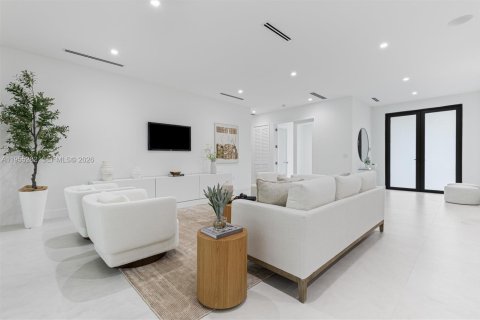 House in Cutler Bay, Florida 5 bedrooms № 2010541 - photo 4