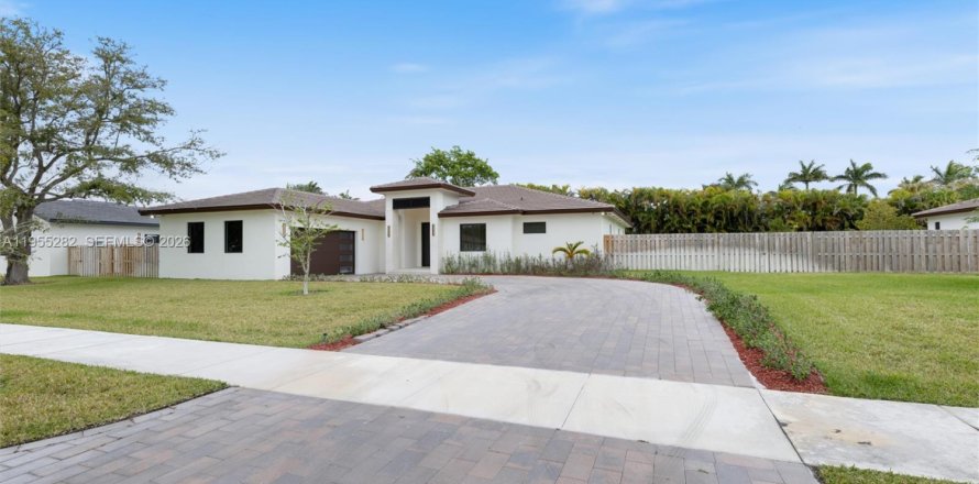 House in Cutler Bay, Florida 5 bedrooms № 2010541