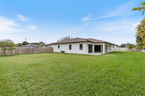 House in Cutler Bay, Florida 5 bedrooms № 2010541 - photo 25