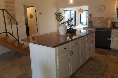 Снять в аренду виллу или дом в Порт-Шарлотт, Флорида 3 комнаты, 176.51м2, № 1719143 - фото 3