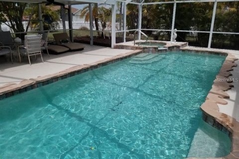 Снять в аренду виллу или дом в Порт-Шарлотт, Флорида 3 комнаты, 176.51м2, № 1719143 - фото 2