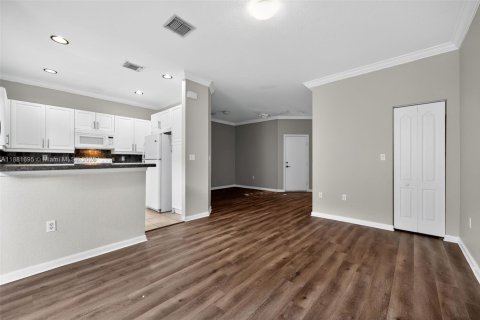 Touwnhouse à vendre à Miami Gardens, Floride: 3 chambres, 159.42 m2 № 1924688 - photo 5
