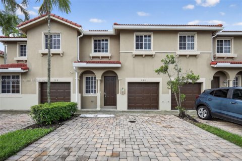 Touwnhouse à vendre à Miami Gardens, Floride: 3 chambres, 159.42 m2 № 1924688 - photo 1